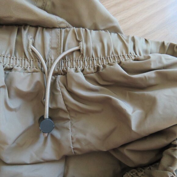 ESSENTIALS FEAR OF GOD Straight Leg Logo Appliquéd Shell Drawstring Shorts Khaki - Picture 15 of 16